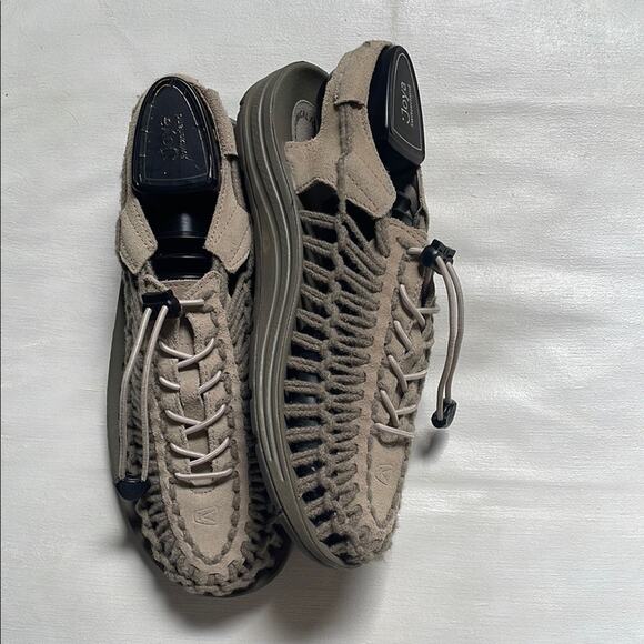 Keen unique suede leather woven design sandals. 8.5 - Picture 4 of 4